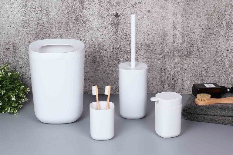 Badrumstillbehörsset med papperskorg, toalettborste, tvålpump och tandborstmugg