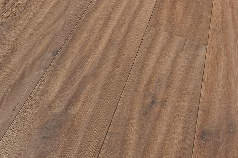 Närbild av laminatgolv med trästruktur