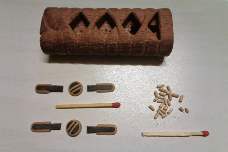 Tändved av träull med tändstickor