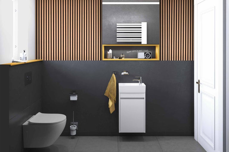 Modernt badrum med toalett, handfat och träpanel