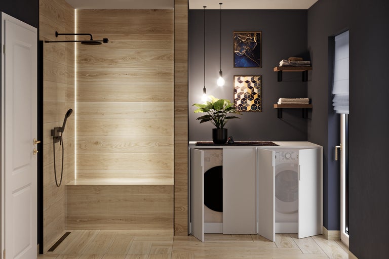 Modernt, organiserat badrum med walk-in-dusch i trälook, svarta armaturer och vitt tvättmaskinsskåp.