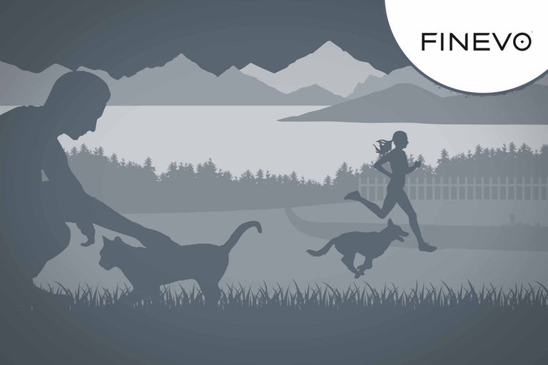 Finevo logotyp med silhuett av person som klappar katt, katt, kvinna som springer med hund, sjö och berg