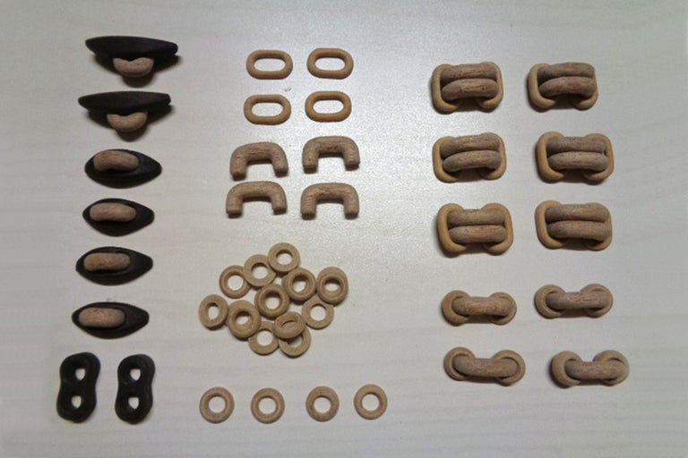 Diverse gardintillbehör i trä för hemtextilier