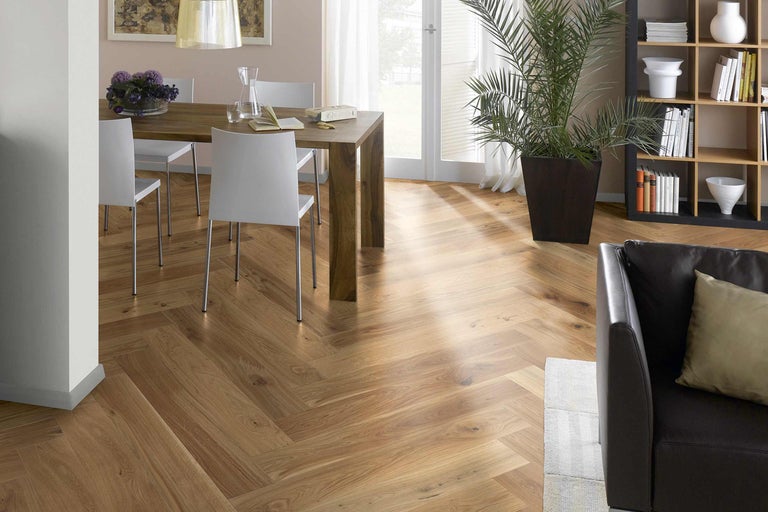 Vad består parkettgolv av?