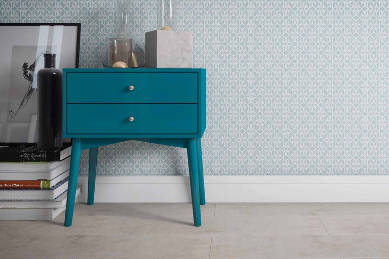 Sängbord med två lådor, dekorativa element och tillbehör