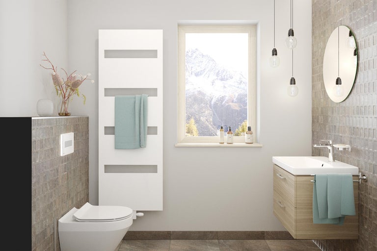 Modernt badrum med tvättställ, spegel, radiator och toalett