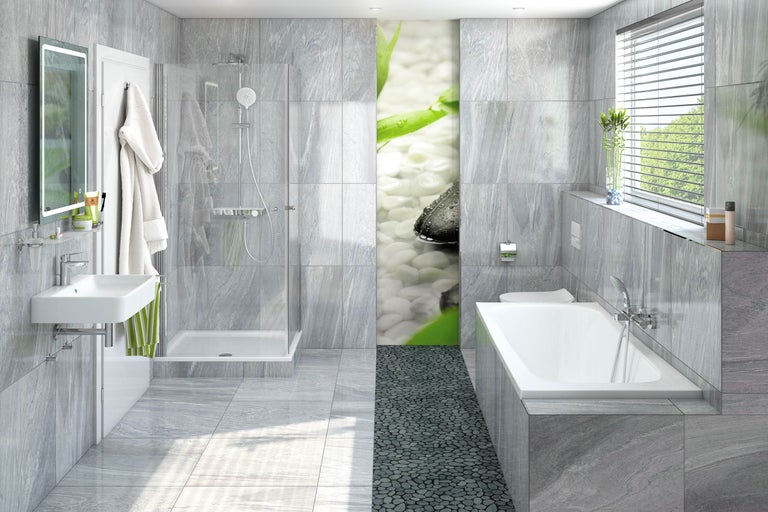 Modernt badrum med dusch, badkar och tvättställ i grå toner