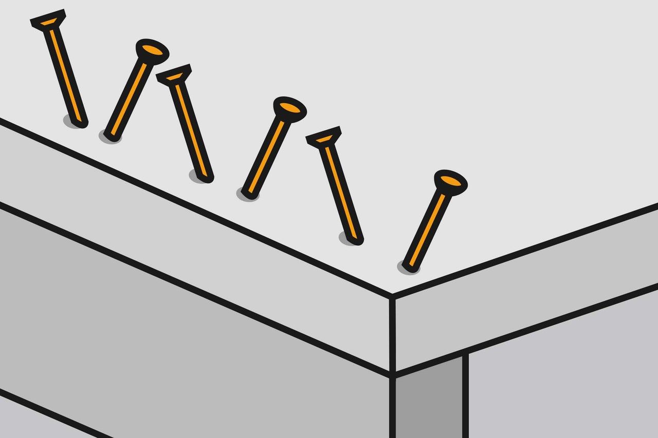 Illustration av inslagna spikar i trä