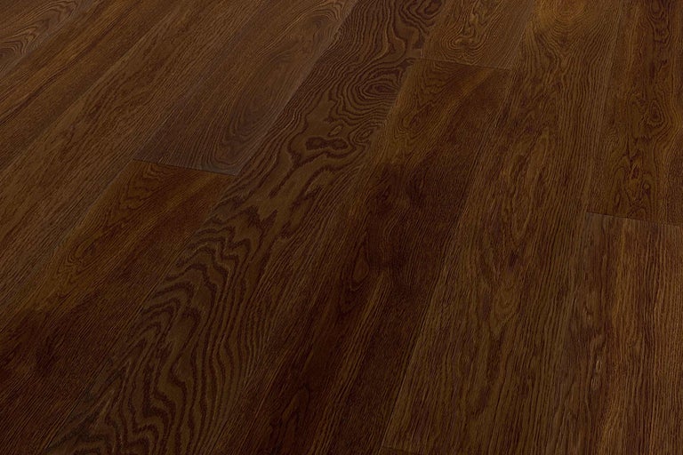 Närbild av laminatgolv med träutseende.