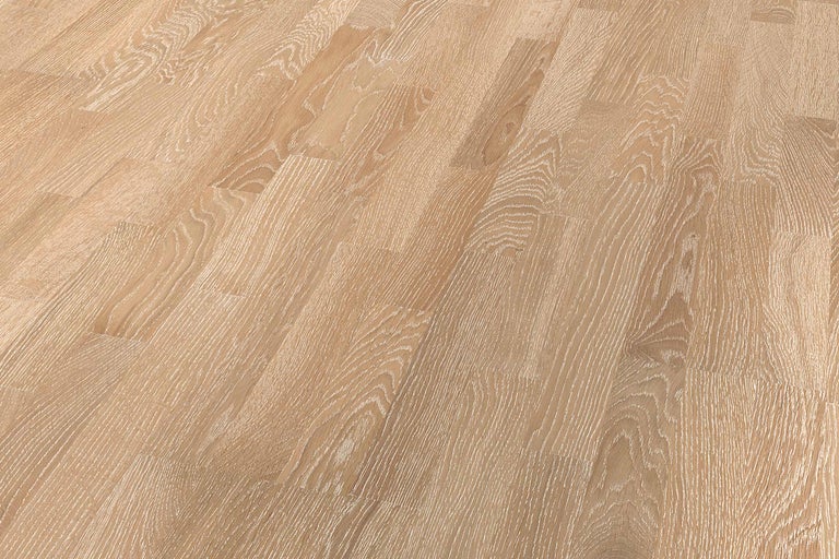 Ljust laminatgolv med trästruktur