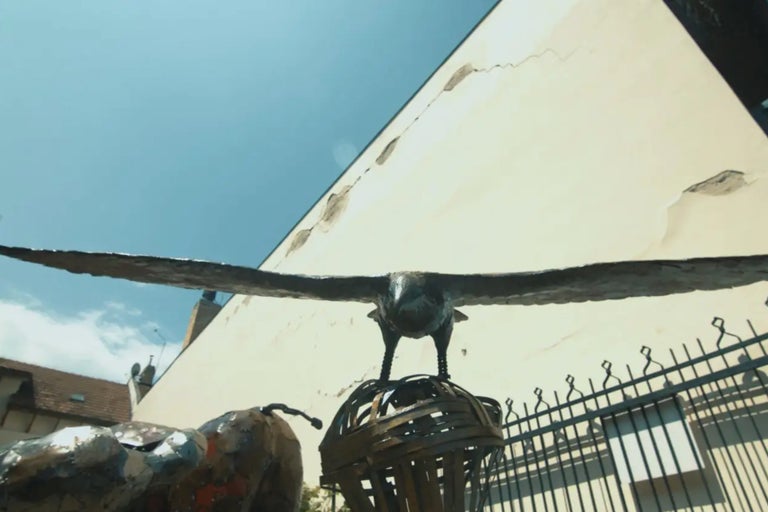 Dekorativ trädgårdsfigur fågel i metall