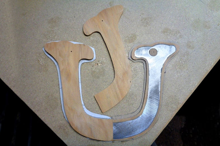 Trämall i U-form på en arbetsbänk