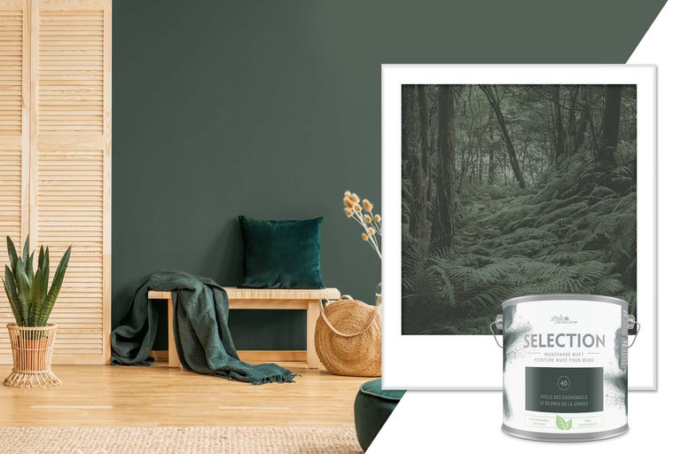 Dekorativt vardagsrum med Style Color Selection väggfärg, nyans Djungelns tystnad, med bänk, kudde och krukväxt