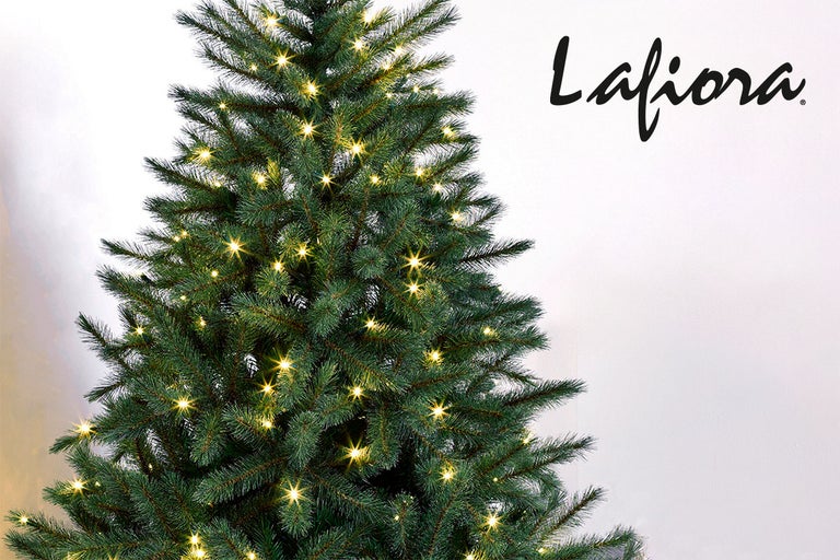 Lafiora logotyp. Dekorerad julgran med belysning.
Spela upp video