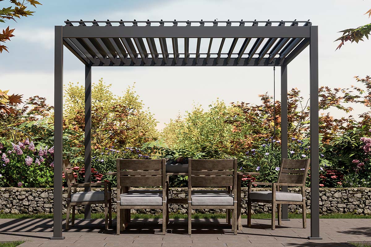 Pergola med sittgrupp i trädgården