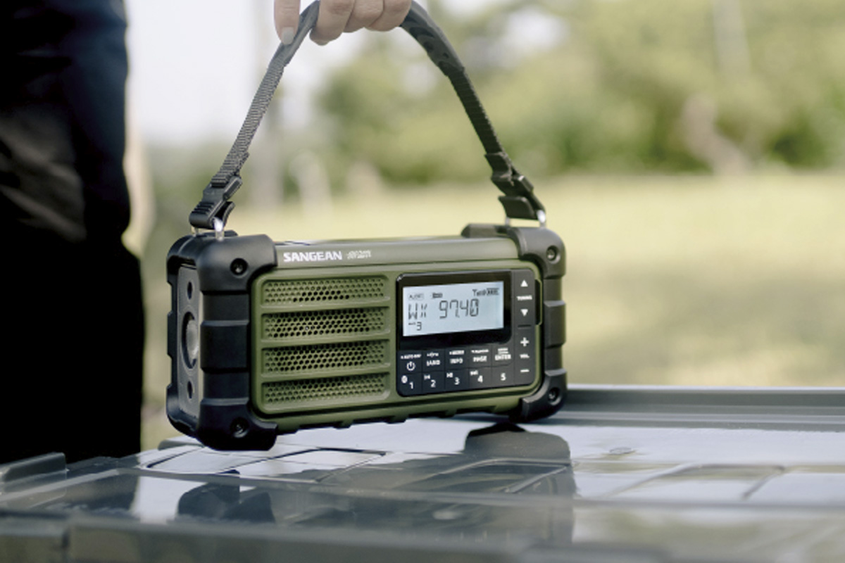 Sangean byggnadsradio med bärrem