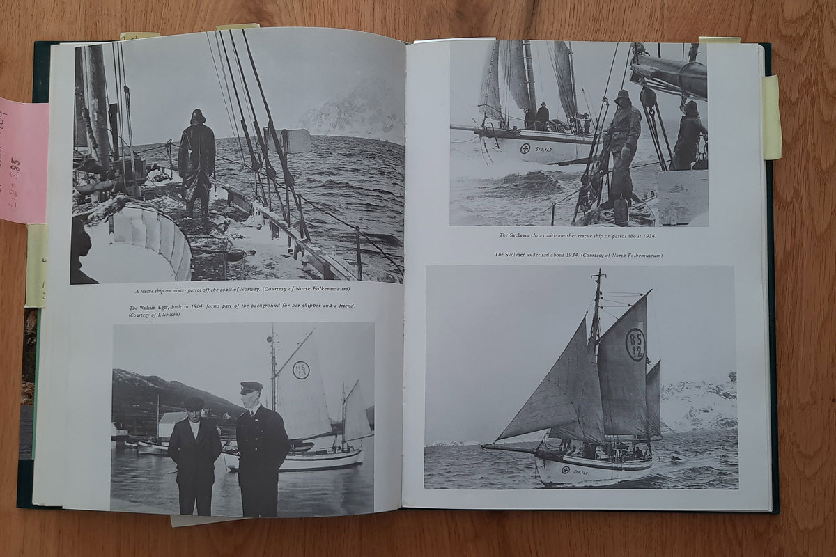Boksida med fotografier av räddningsfartyg utanför Norges kust