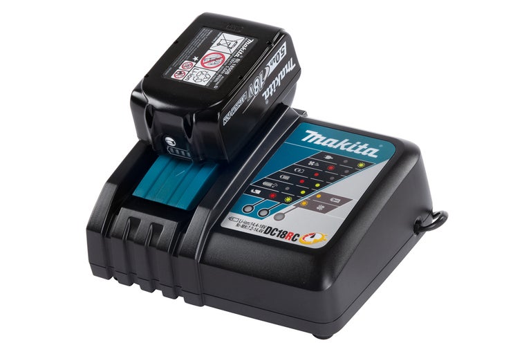 Makita batteriladdare med insatt batteri