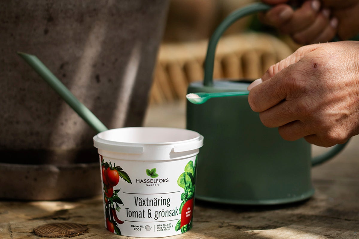 Hasselfors Garden Växtnäring Tomat och grönsak med vattenkanna