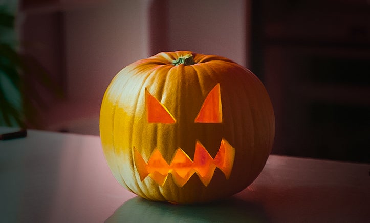 Snidad Halloweenpumpa med ansikte
