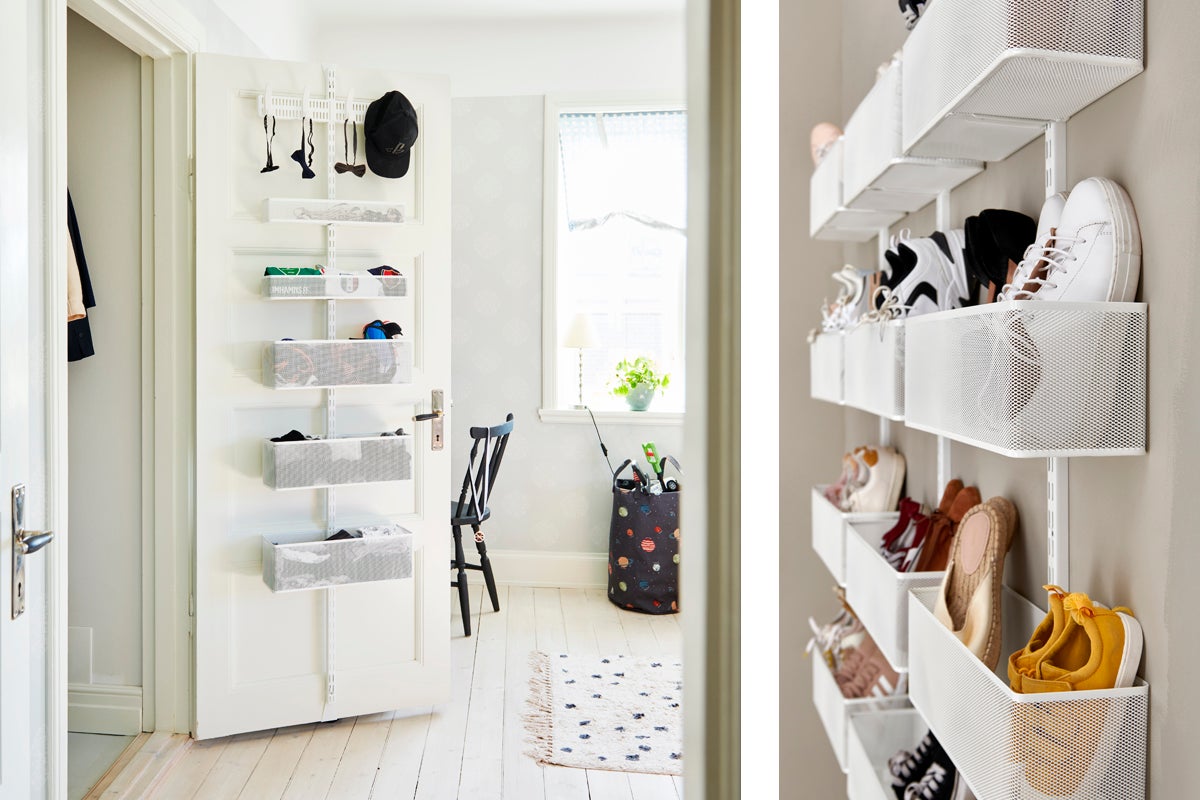 Rumsmiljö med ett förvaringssystem för accessoarer och skor monterat på dörren.