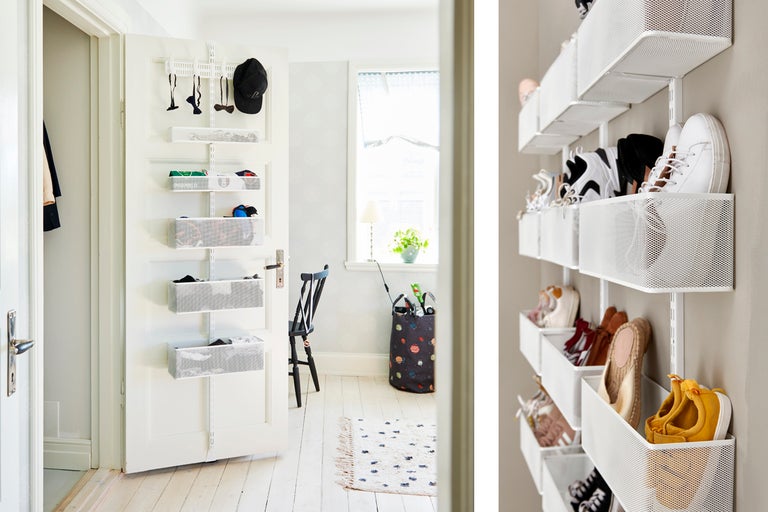 Rumsmiljö med ett förvaringssystem för accessoarer och skor monterat på dörren.
