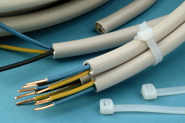 Flerledad elkabel med buntband
