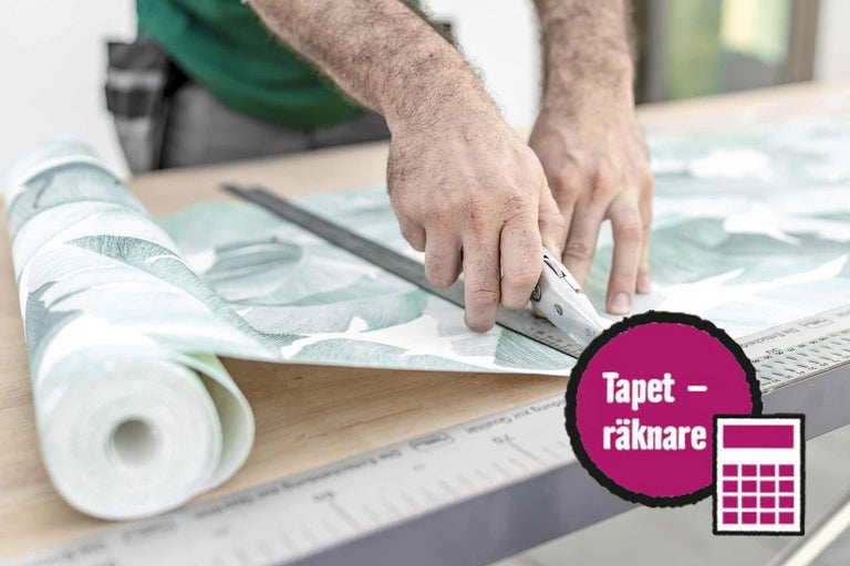 Skära tapeter med rullkniv och linjal