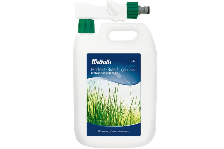 Weibulls Perfekt Gräs Plus flytande gödsel i en 2,5 liters flaska med spraymunstycke