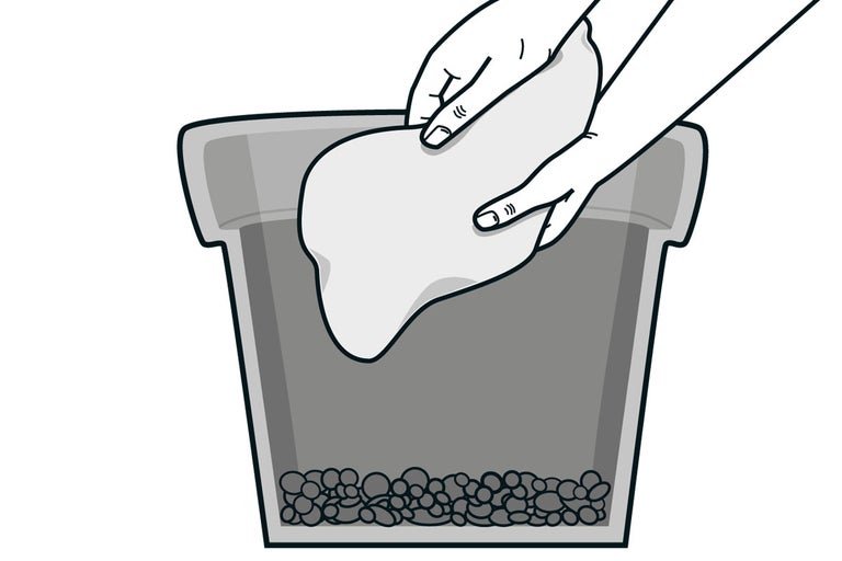 Illustration av en planteringslåda med dräneringsduk som placeras inuti av en hand.