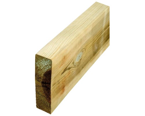 Tryckimpregnerat konstruktionsvirke, rektangulär regel med synlig träådring.