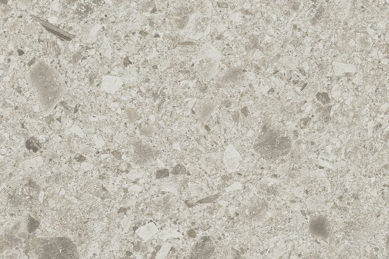 Närbild av en golvplatta med terazzomönster