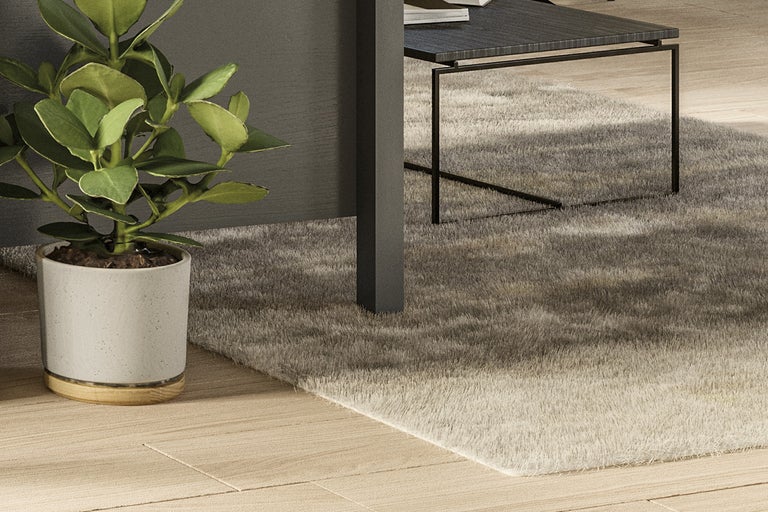 Miljöbild med hög luggmatta, sidobord och krukväxt