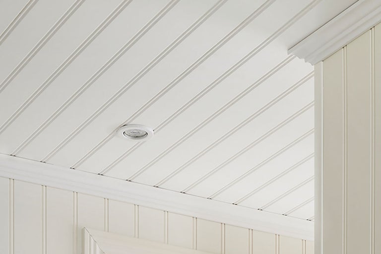 Tak med paneler och infälld spotlight