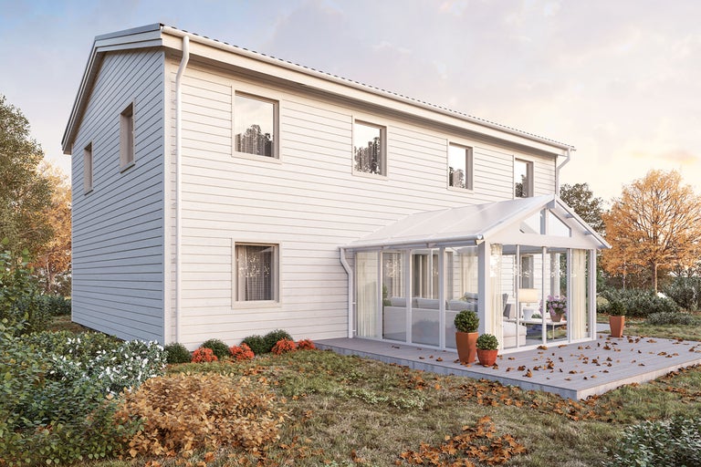 Hus med uterum och terrass i trädgården