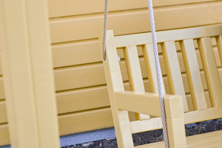 Detalj av en trägunga med rep