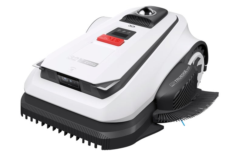 Robotgräsklippare med navigationskamera, sensorer, sidoborste för kanter och en stoppknapp på ovansidan.