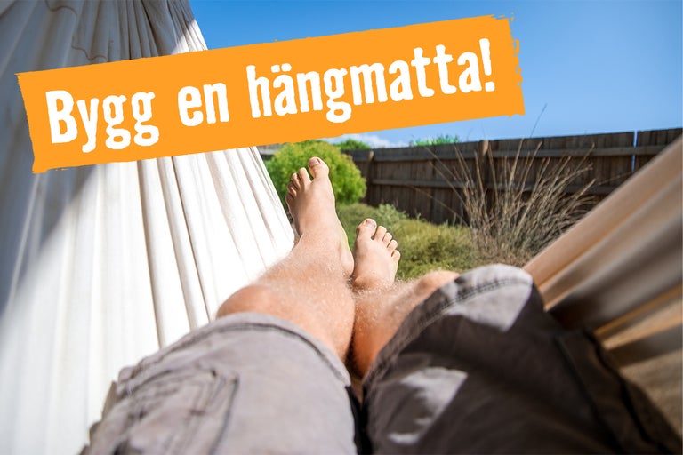 Person ligger i en hängmatta med texten Bygg en hängmatta.