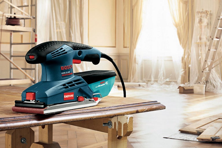 Bosch GSS 23 AE Professional slipmaskin på ett bord