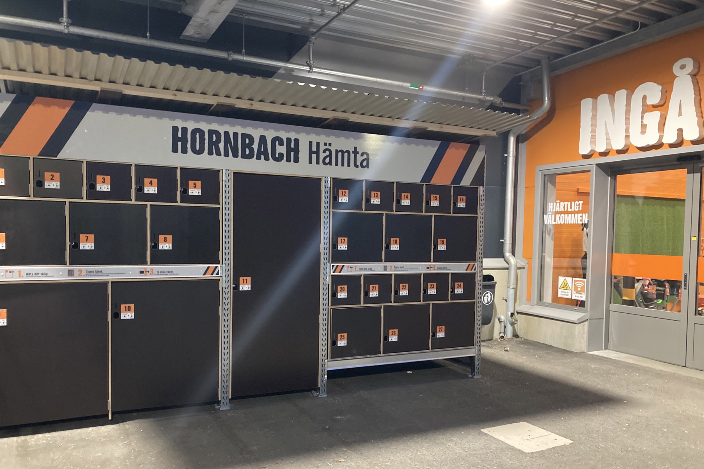 Hornbach Hämta-station med numrerade fack