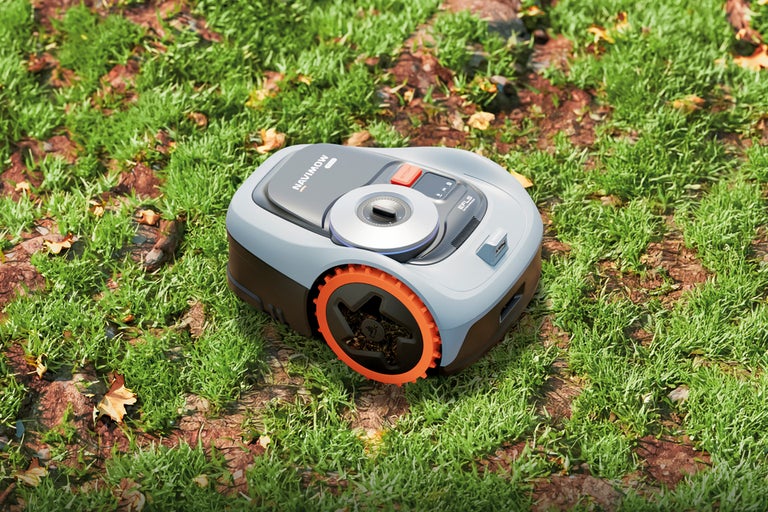 Robotgräsklippare på gräsmatta