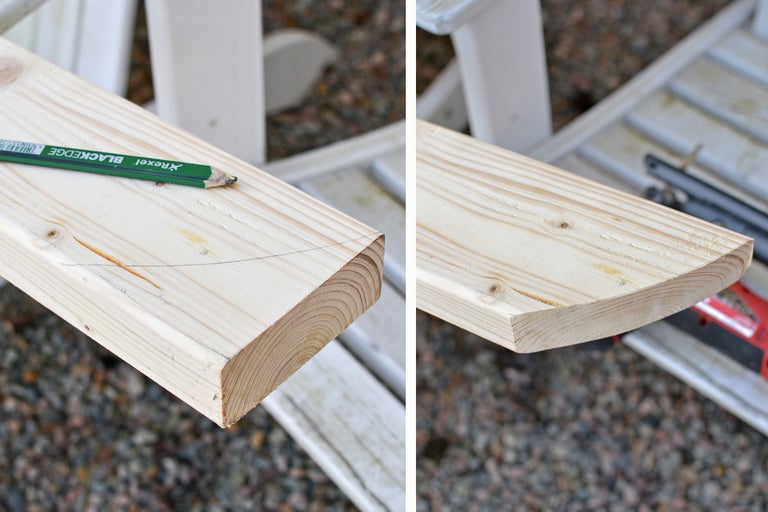 Två träbjälkar, en med en blyertsmarkering och den andra med en rundad kant.