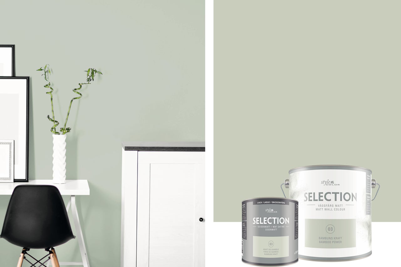 Två burkar med Style Color Selection väggfärg matt bambu kraft framför en ljusgrön målad vägg
