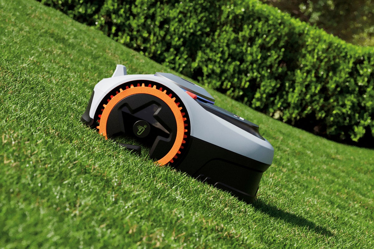 Robotgräsklippare på en gräsmatta