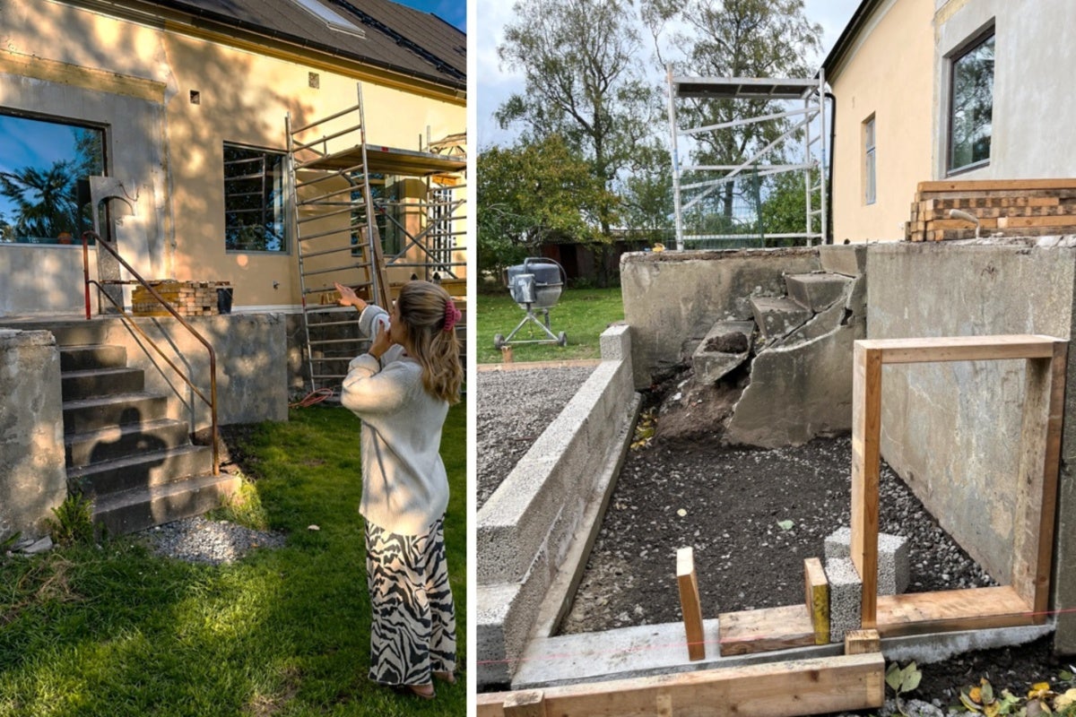 En kvinna betraktar en utvändig renovering med en ställning vid ett hus och byggarbeten på en betongtrappa med fundament.