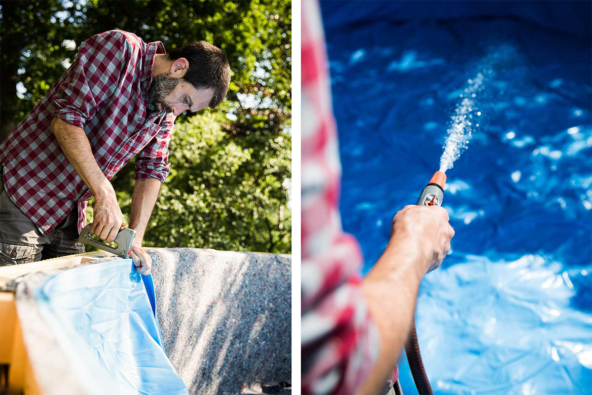 Man fäster poolfolie med en häftpistol; en pool fylls med en vattenslang.
