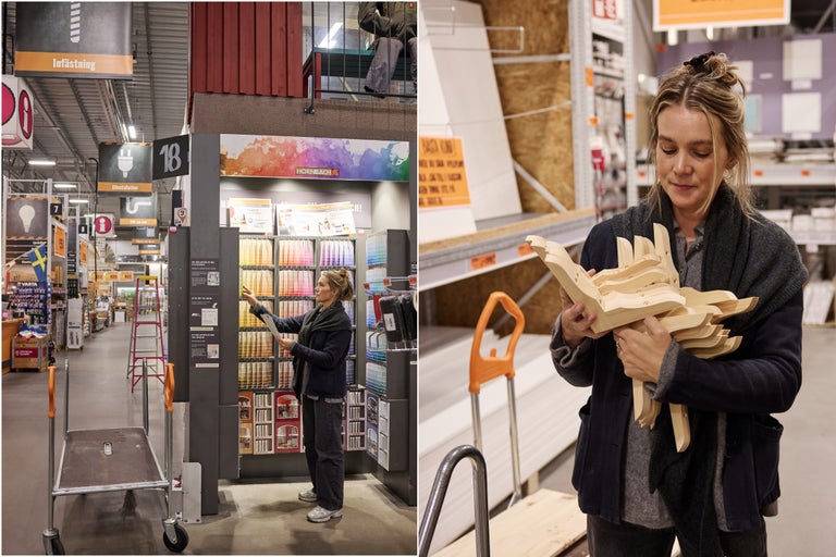 Ljust Hornbach byggvaruhus med en kund vid färgblandningsstationen som väljer hyllkonsoler av trä.