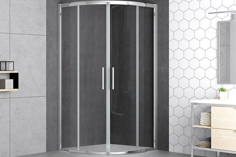 Hörndusch med två glasdörrar och kromram i badrummet