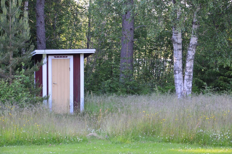 Så bygger du ett utedass