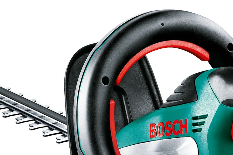 Detaljbild av en häcksax med Bosch-logotypen